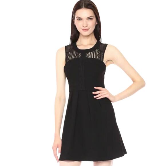 BCBGeneration LBD Dress Women’s Lace Neckline Keyhole Back Fit and Flare SZ 0 - Picture 11 of 12